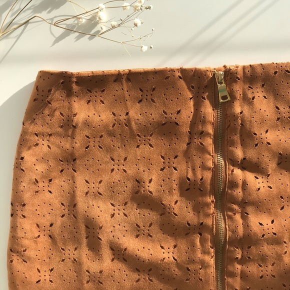 Faux suede mini skirt - Picture 5 of 6